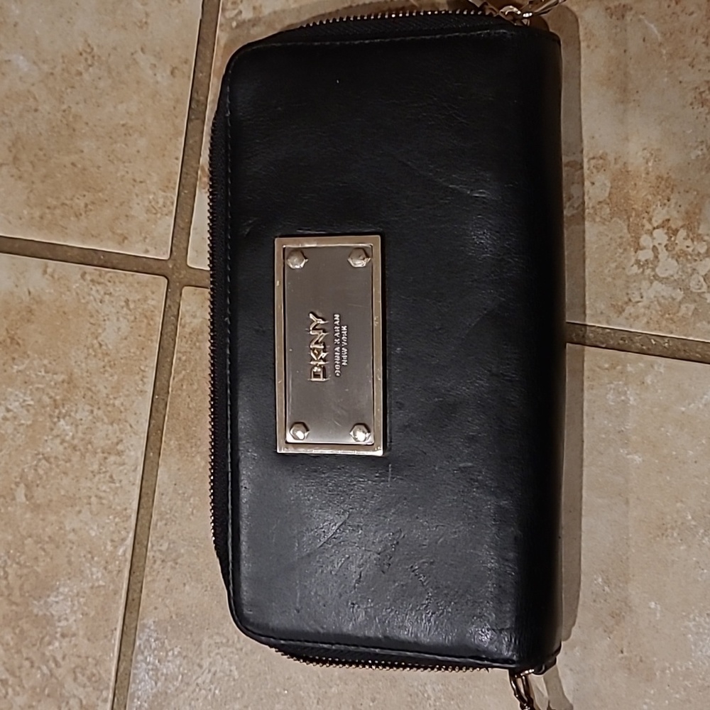 Dkny wallet